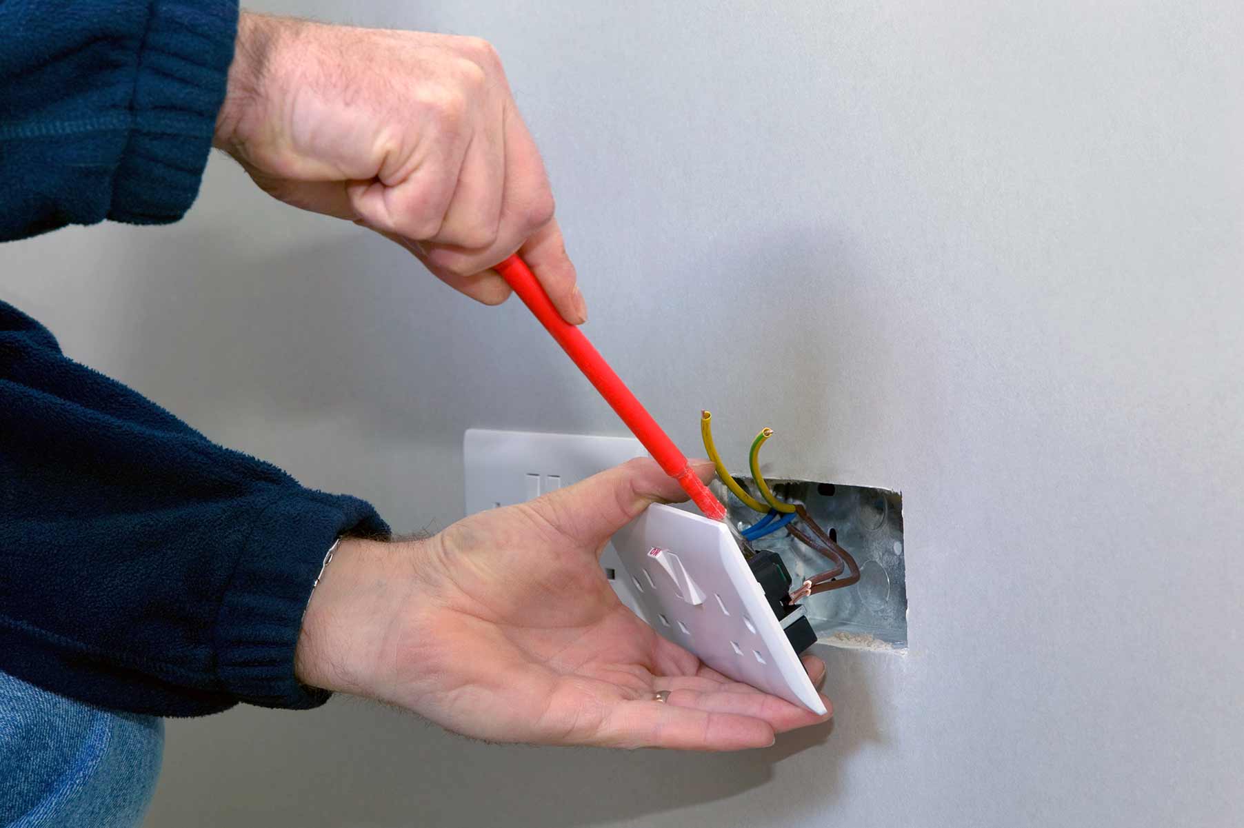 Our electricians can install plug sockets for domestic and commercial proeprties in Leamington Spa and the local area. 